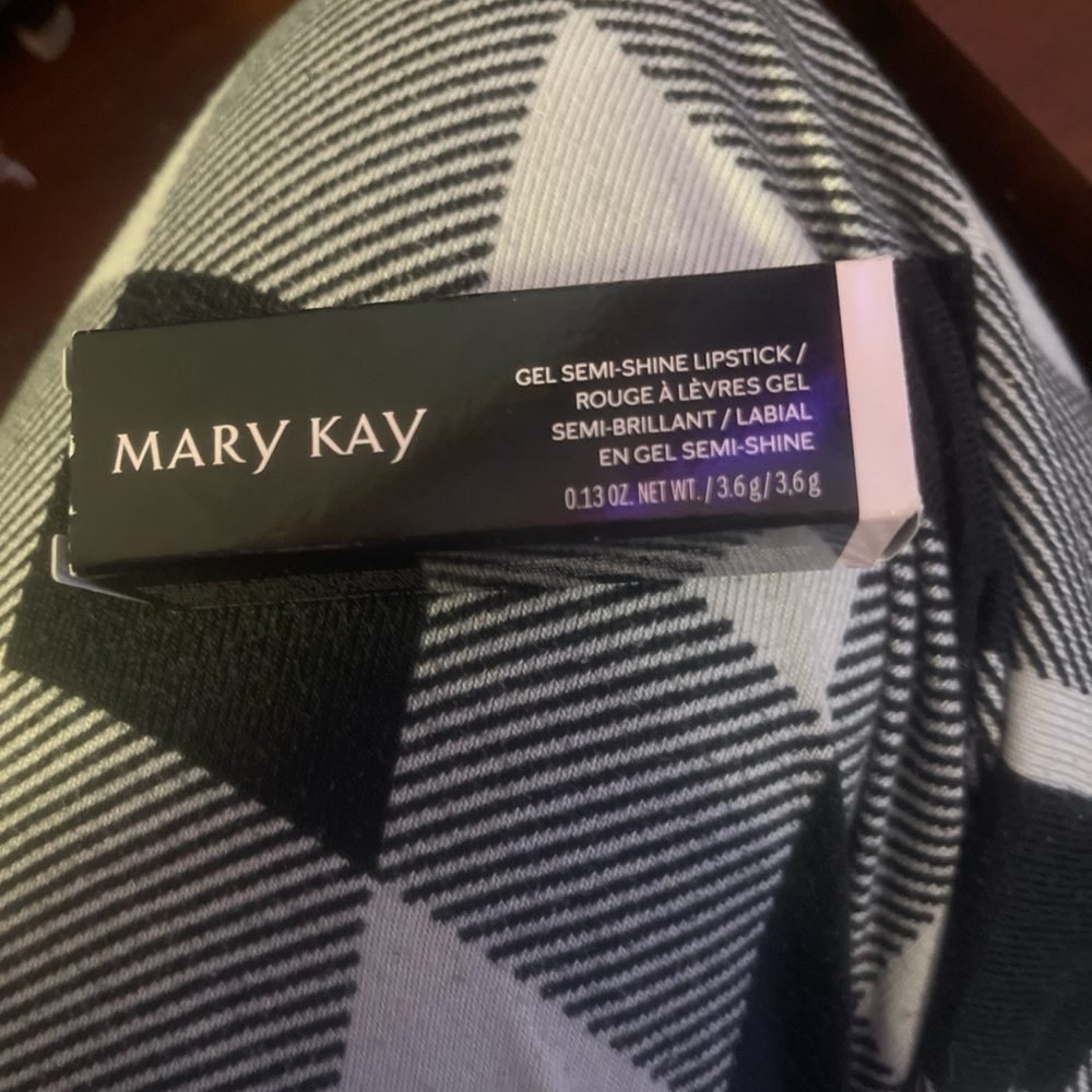 Mary Kay Semi-Shine Lipstick - Elegant Black